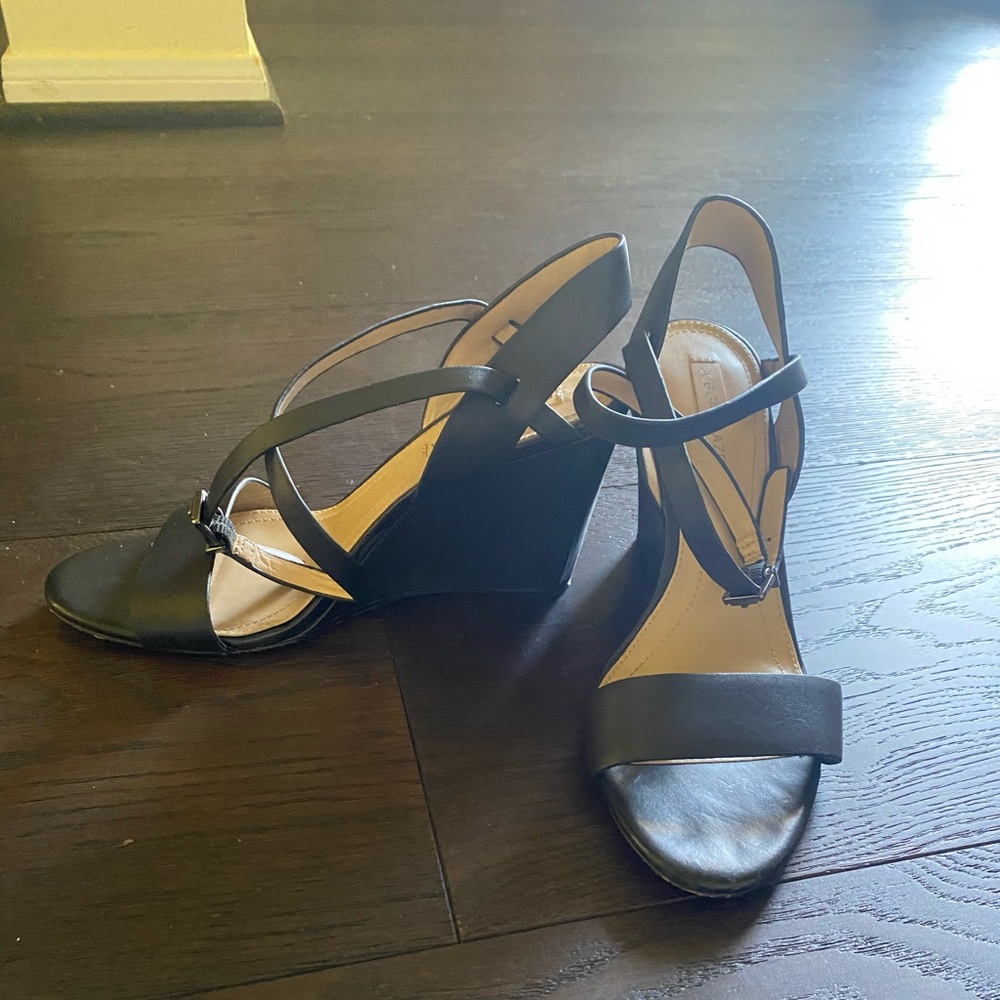 Women’s 8.5 BCBG Max Azria wede sandals